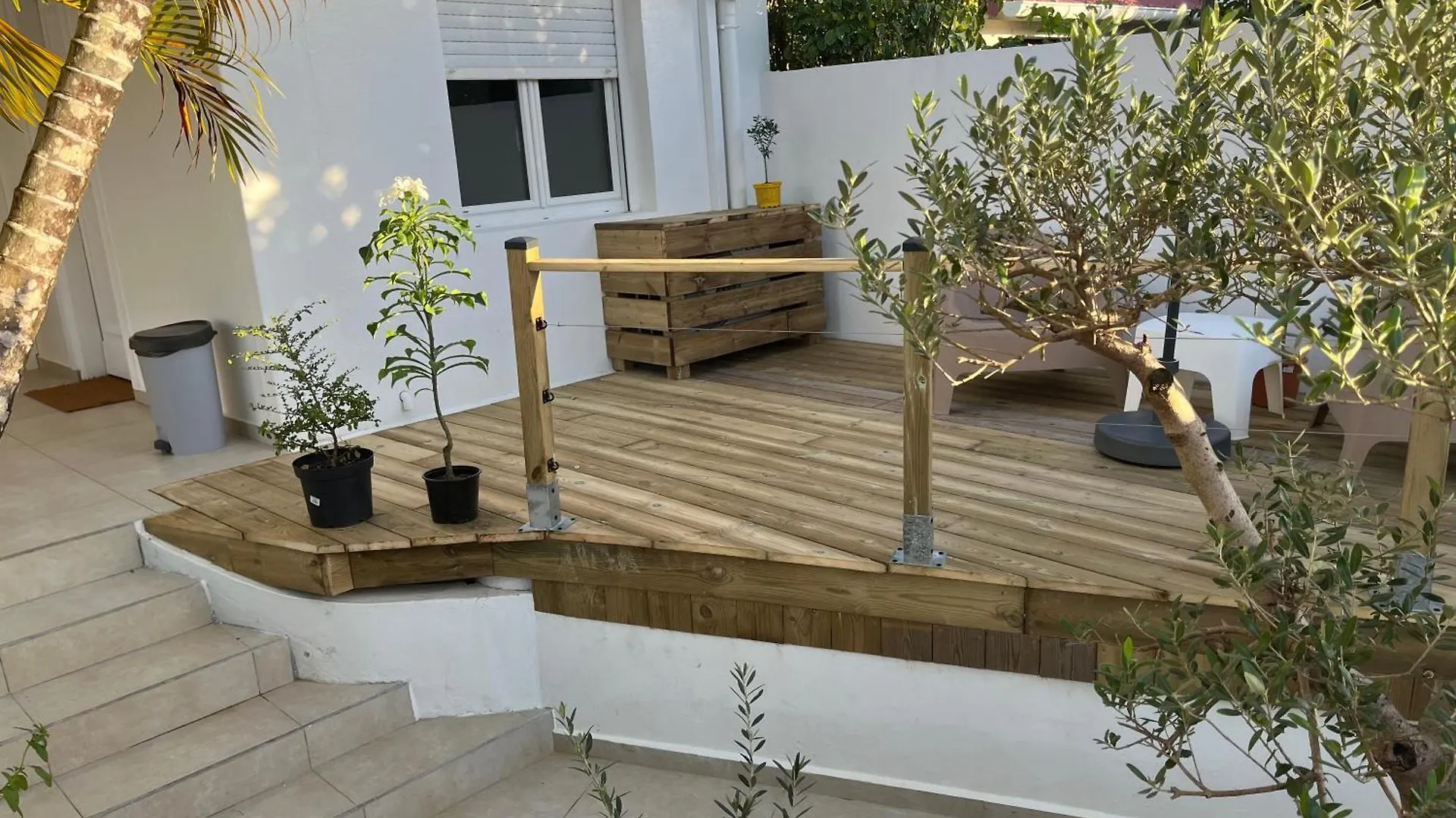 Chambre Studio Confort Vue Piscine Baie-Mahault Bed & Breakfast