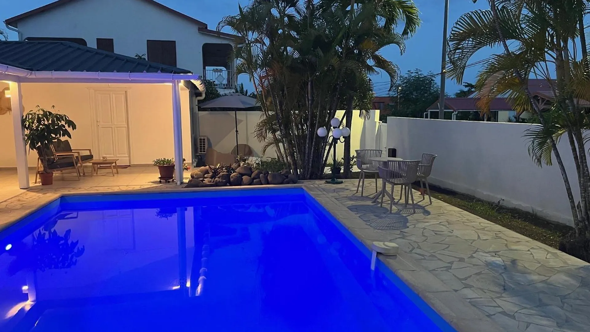 Bed and Breakfast Chambre Studio Confort Vue Piscine Baie-Mahault