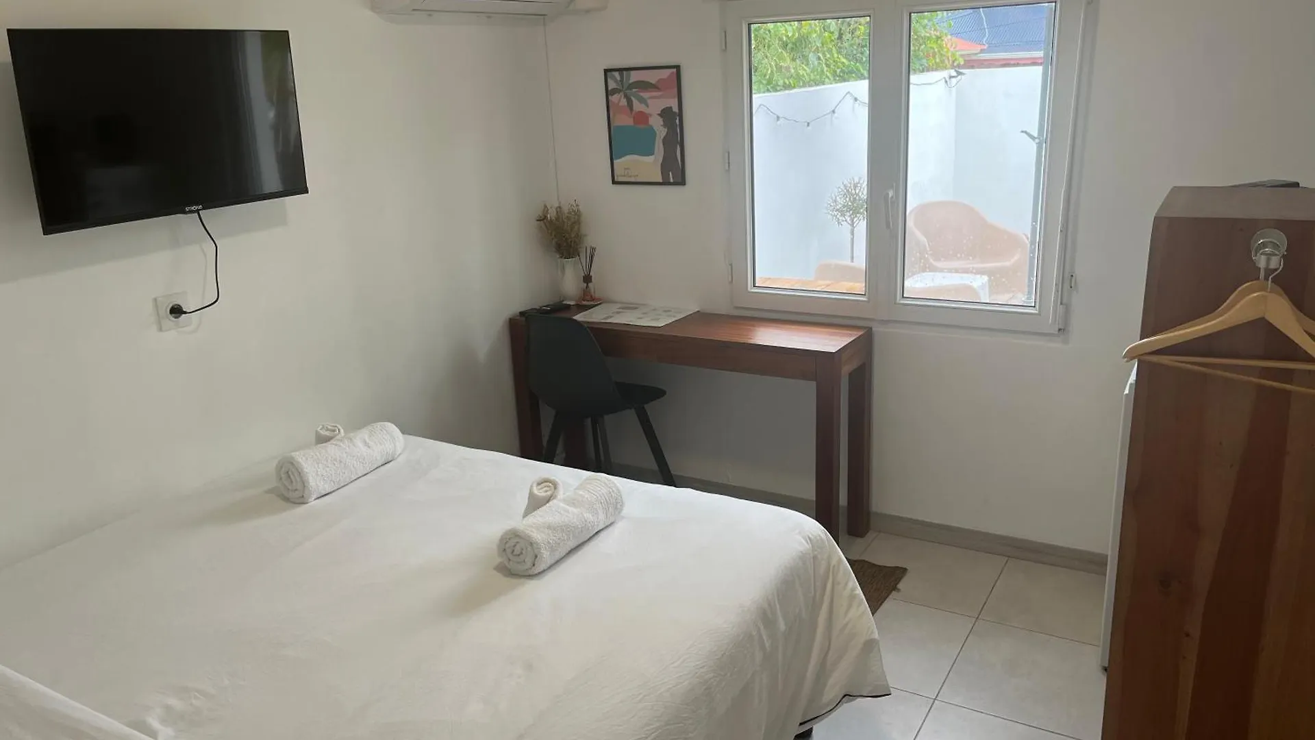 Chambre Studio Confort Vue Piscine Baie-Mahault